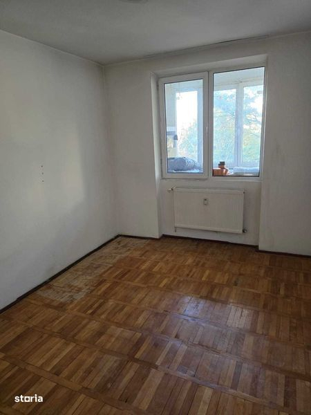 Vanzare apartament 3 camere Blv Basarabia Vanzare apartament 3 camere Blv Basarabia