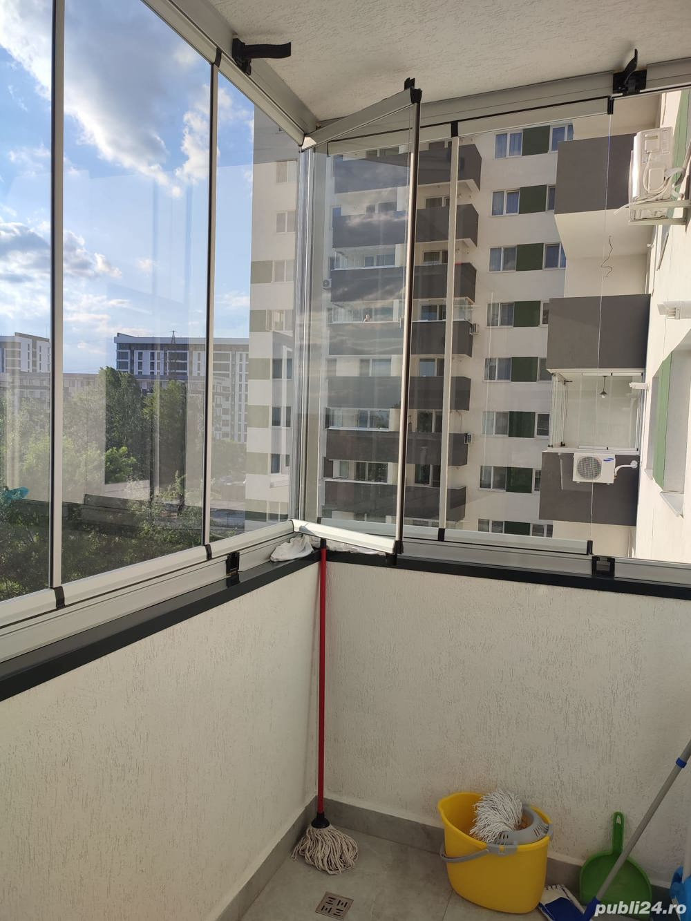 Vand apartament nou spatios complet utilat si mobilat zona linistita. Sect 6proprietar Vand apartament nou spatios complet utilat si mobilat zona linistita. Sect 6proprietar