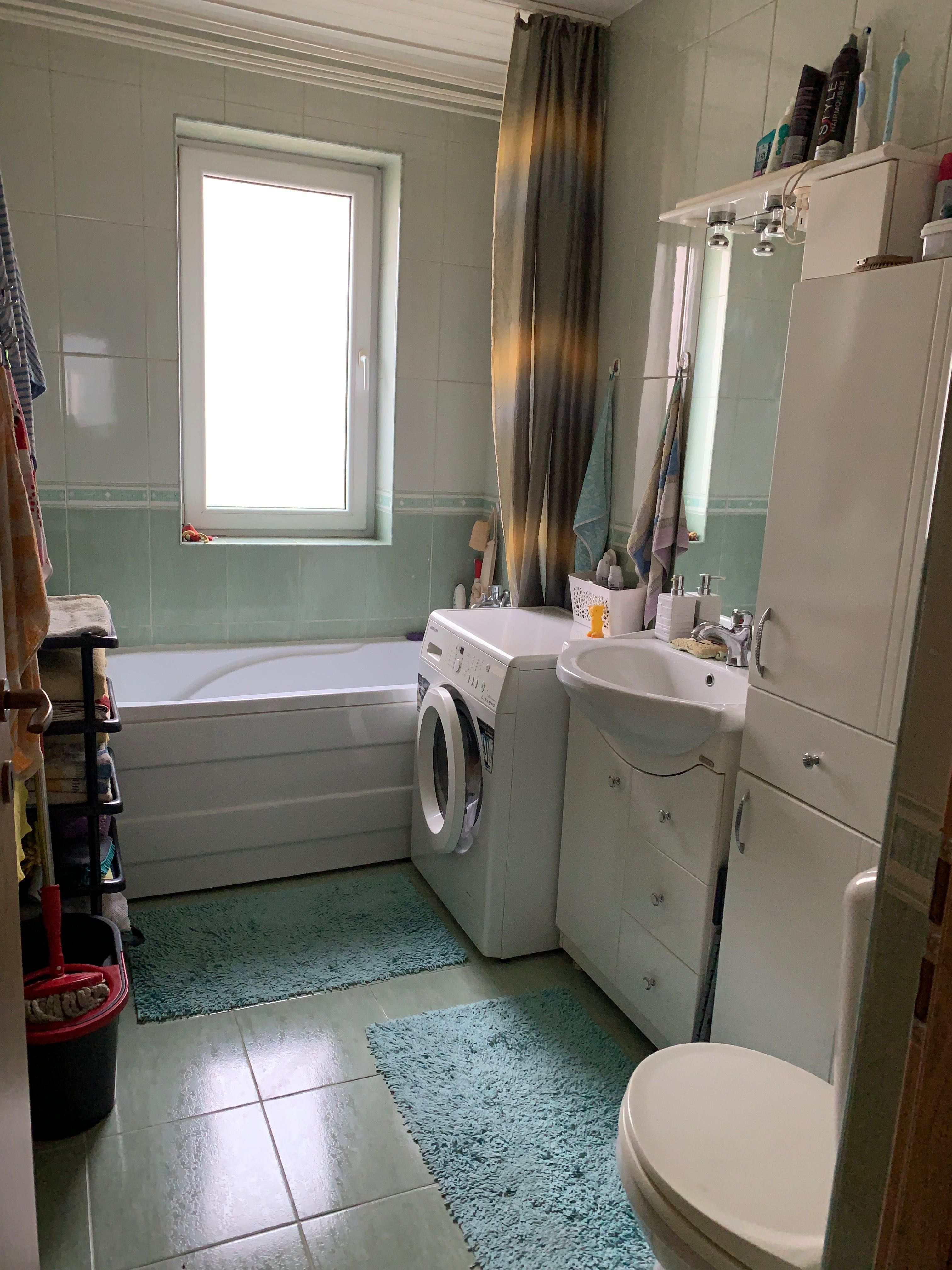 Proprietar vand urgentCoresiap 2 camere58mpcurteparcareboxa2012 Proprietar vand urgentCoresiap 2 camere58mpcurteparcareboxa2012