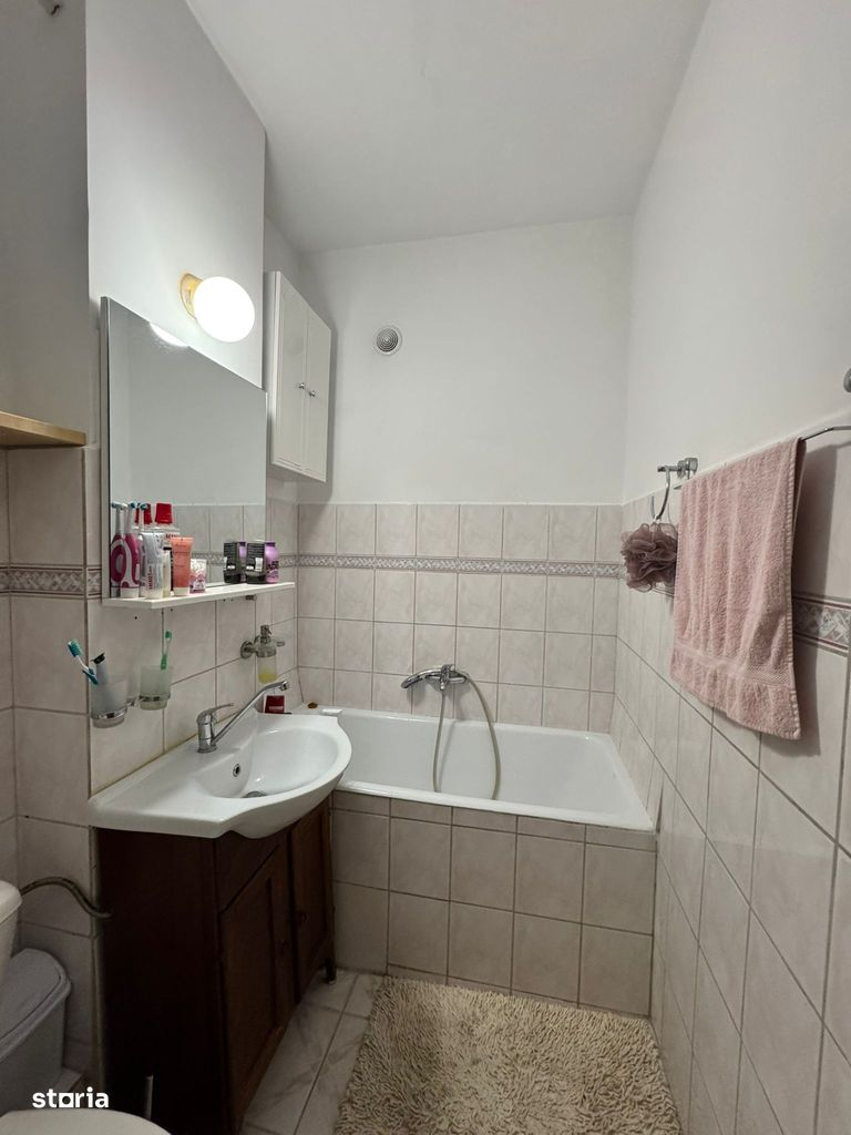 Apartament decomandat cu 2 camere si balcon in bloc reabilitat Tractorul Apartament decomandat cu 2 camere si balcon in bloc reabilitat Tractorul