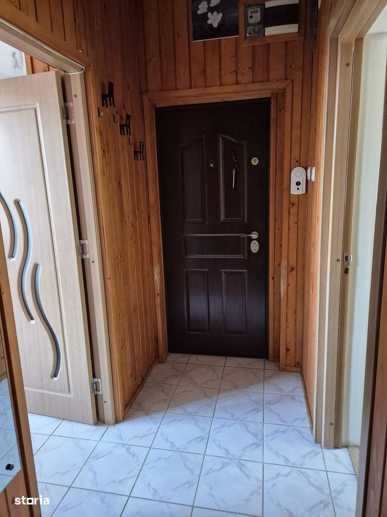 Apartament decomandat cu 2 camere si balcon in bloc reabilitat Tractorul Apartament decomandat cu 2 camere si balcon in bloc reabilitat Tractorul