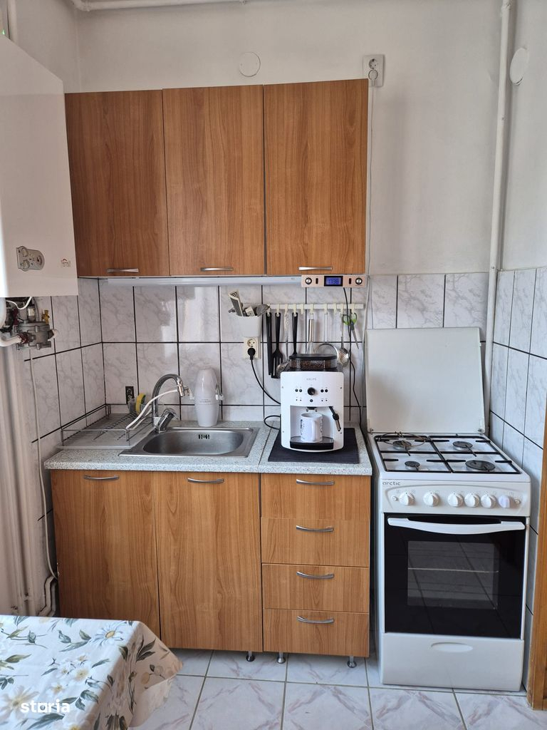 Apartament decomandat cu 2 camere si balcon in bloc reabilitat Tractorul Apartament decomandat cu 2 camere si balcon in bloc reabilitat Tractorul