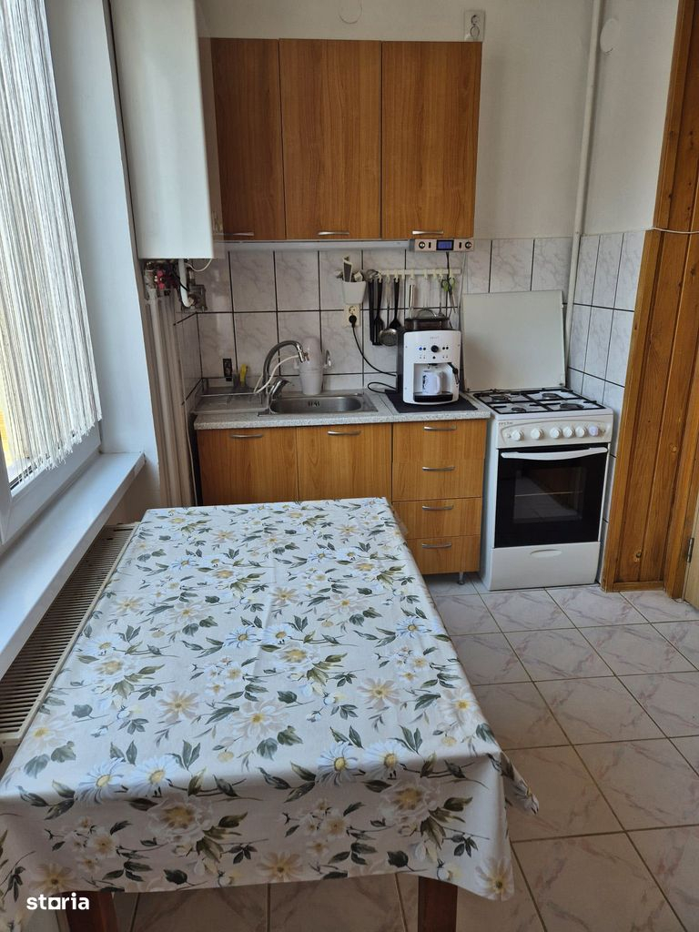 Apartament decomandat cu 2 camere si balcon in bloc reabilitat Tractorul Apartament decomandat cu 2 camere si balcon in bloc reabilitat Tractorul