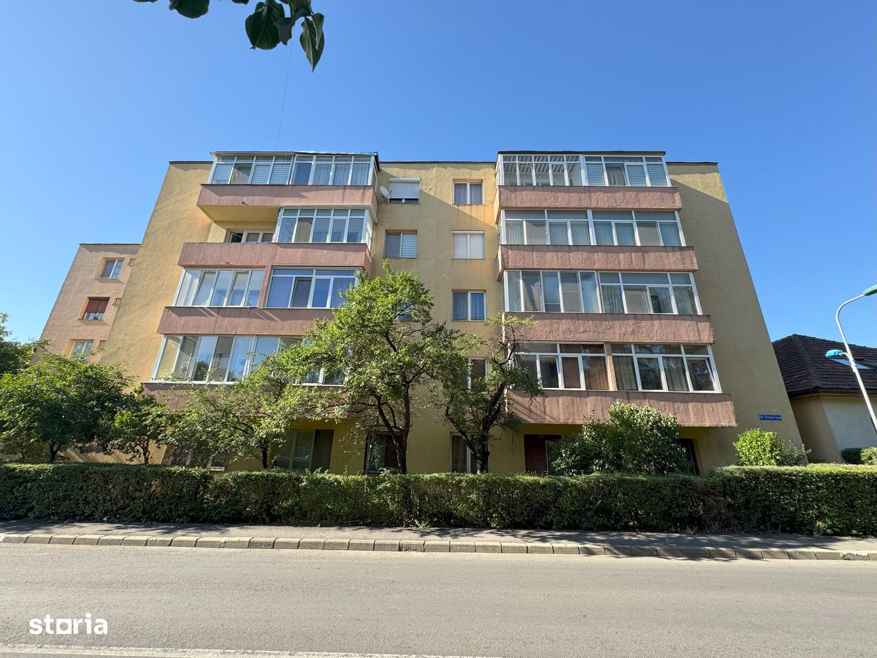 Apartament decomandat cu 2 camere si balcon in bloc reabilitat Tractorul Apartament decomandat cu 2 camere si balcon in bloc reabilitat Tractorul