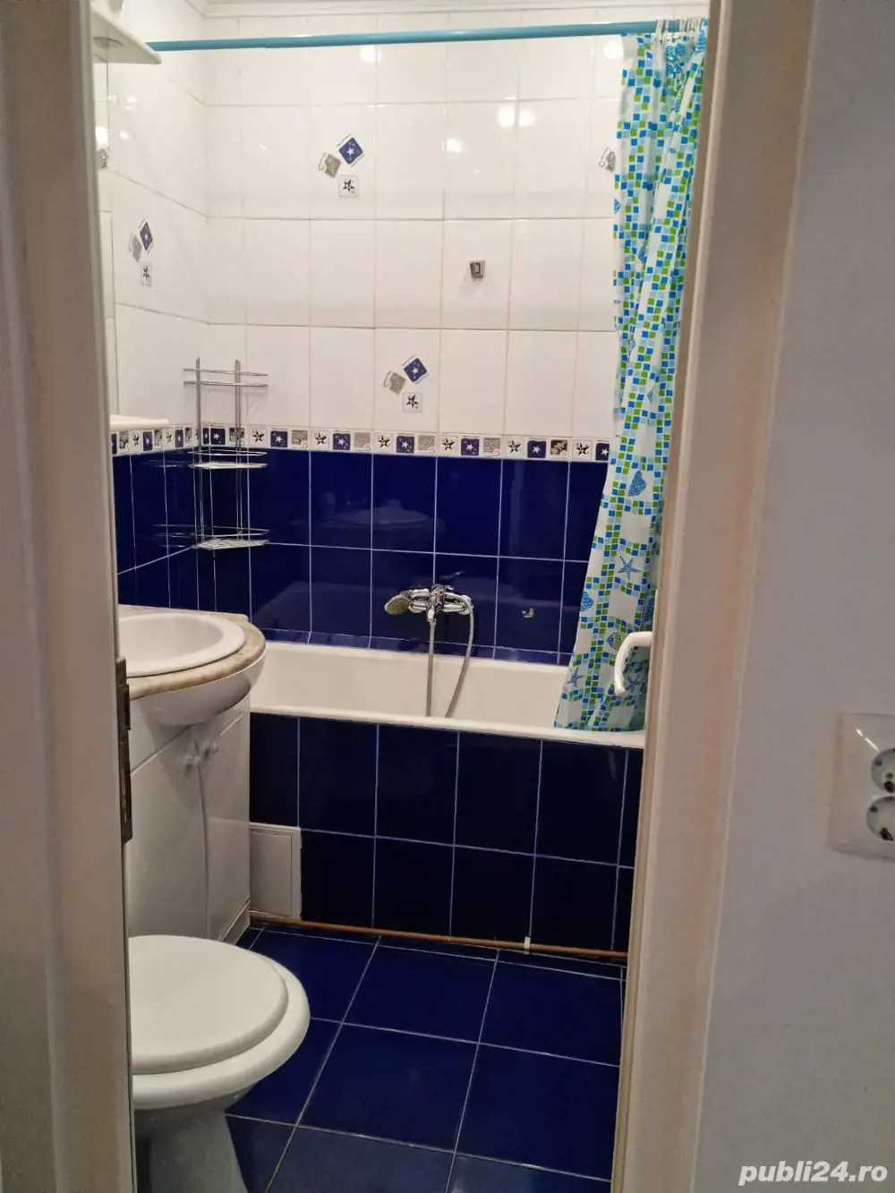 proprietar vand apartament 3 camere semidecomandat mobilat utilat proprietar vand apartament 3 camere semidecomandat mobilat utilat