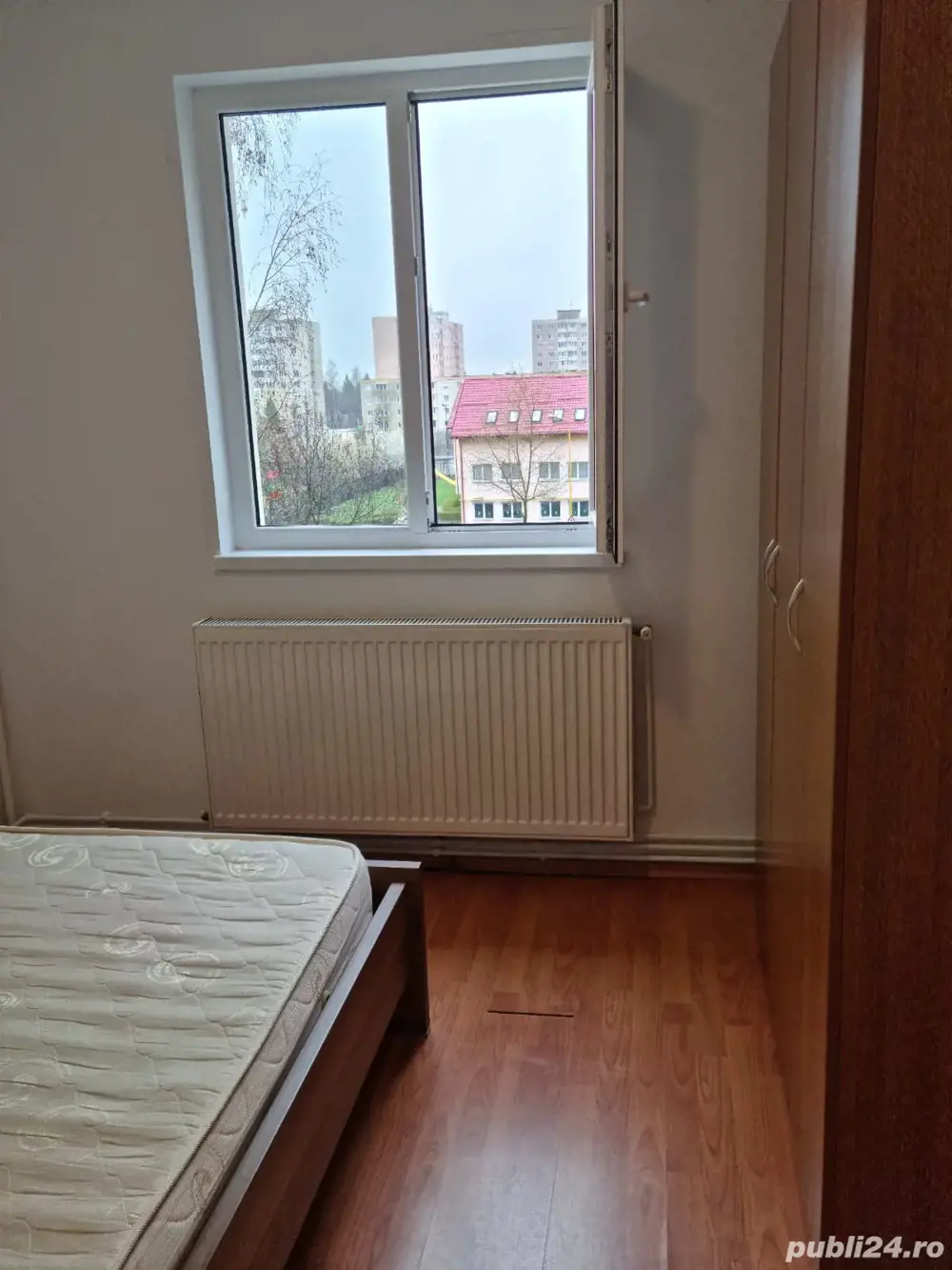 proprietar vand apartament 3 camere semidecomandat mobilat utilat proprietar vand apartament 3 camere semidecomandat mobilat utilat