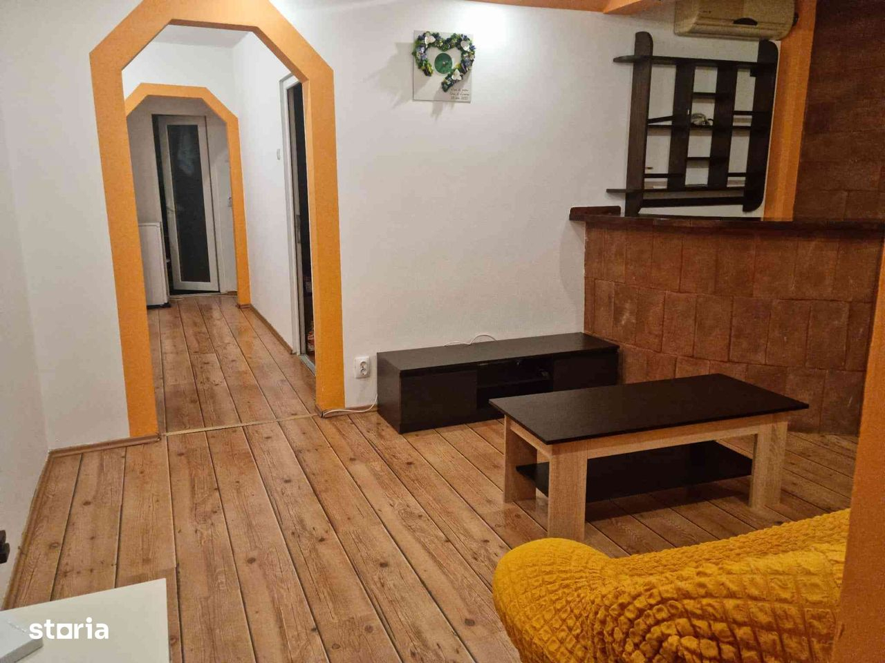 proprietar vand apartament 3 camere semidecomandat mobilat utilat proprietar vand apartament 3 camere semidecomandat mobilat utilat
