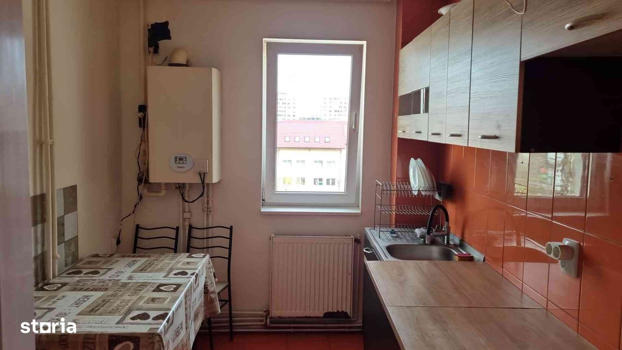 proprietar vand apartament 3 camere semidecomandat mobilat utilat proprietar vand apartament 3 camere semidecomandat mobilat utilat
