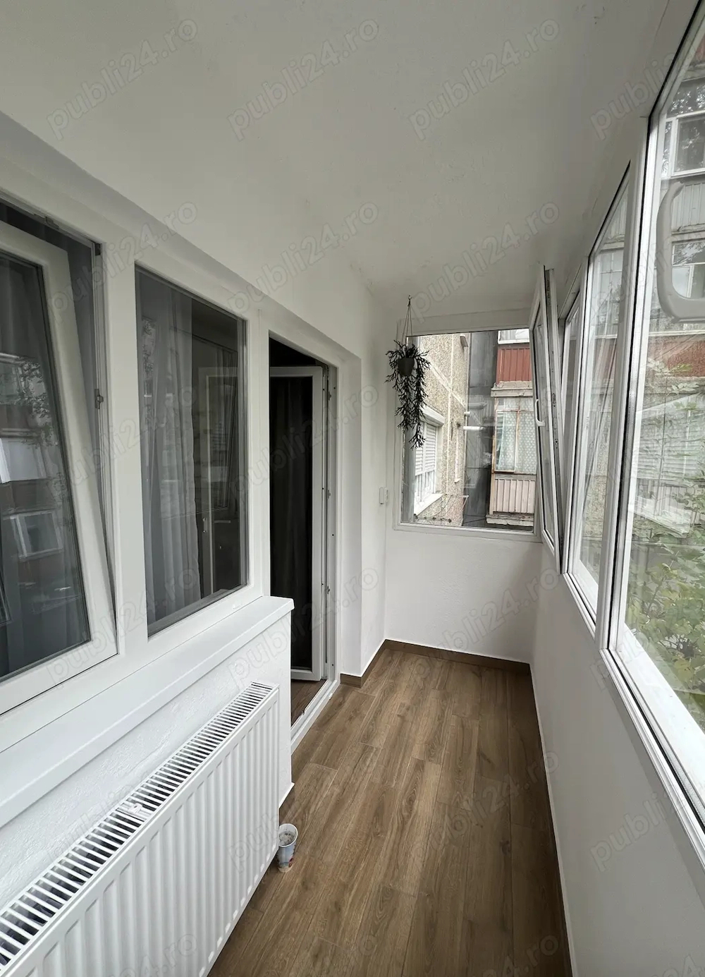Apartament 3 camere 2 bai decomandat de vanzare Zona Bucovinei Apartament 3 camere 2 bai decomandat de vanzare Zona Bucovinei