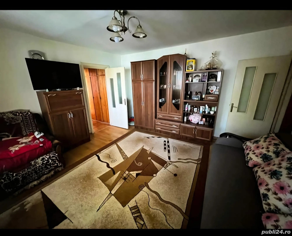 Propietar vand apartament cu 2 camere semidecomandat situat in zona Sagului conf 1 Propietar vand apartament cu 2 camere semidecomandat situat in zona Sagului conf 1