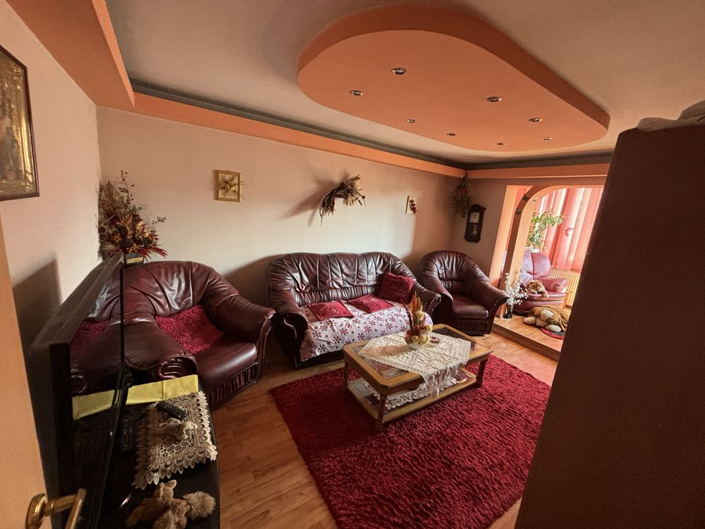 Apartament 3 camere mobilat zona Judetean Apartament 3 camere mobilat zona Judetean