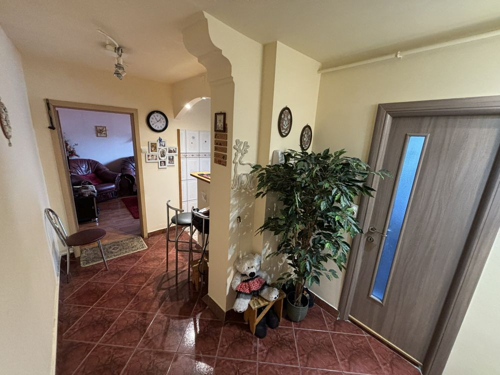 Apartament 3 camere mobilat zona Judetean Apartament 3 camere mobilat zona Judetean