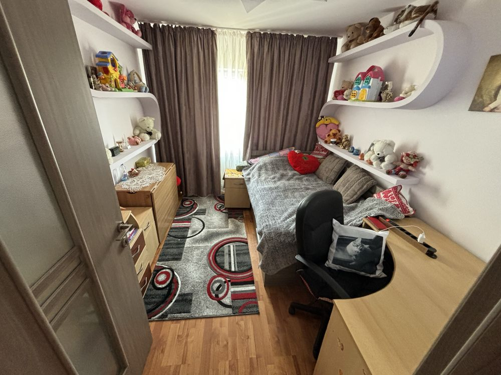 Apartament 3 camere mobilat zona Judetean Apartament 3 camere mobilat zona Judetean