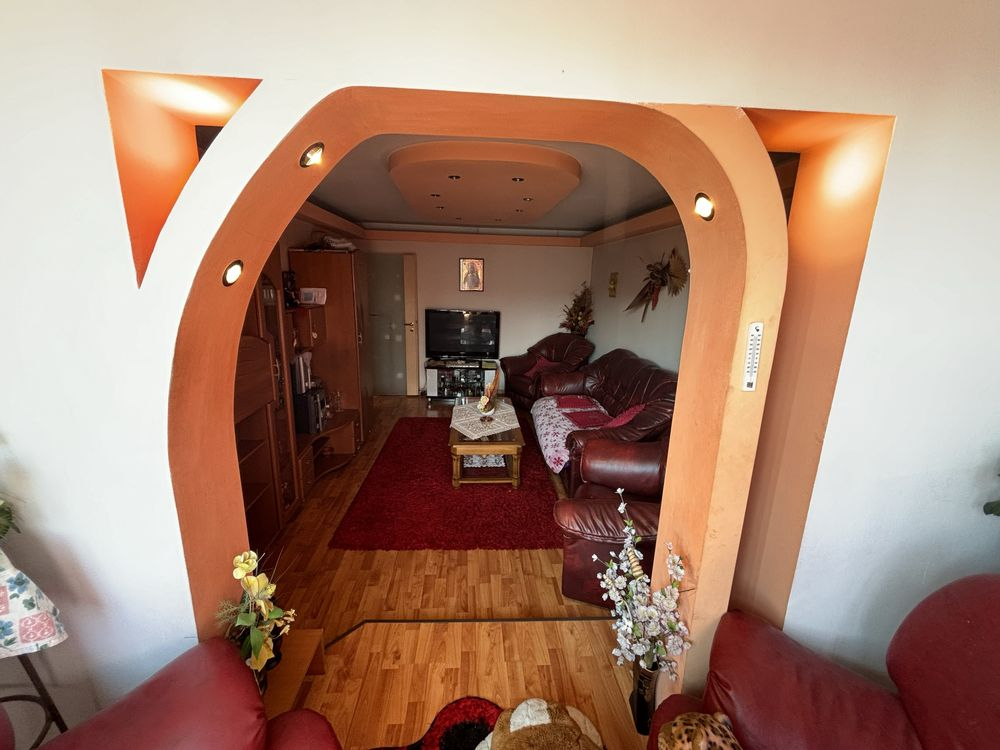 Apartament 3 camere mobilat zona Judetean Apartament 3 camere mobilat zona Judetean