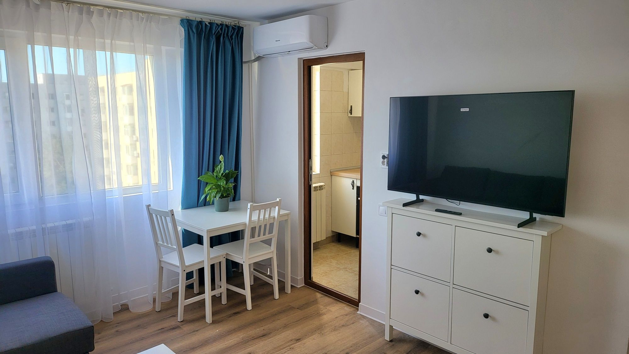 Proprietar Garsoniera nou renovata la 4 de Piata Victoriei Titulescu Proprietar Garsoniera nou renovata la 4 de Piata Victoriei Titulescu