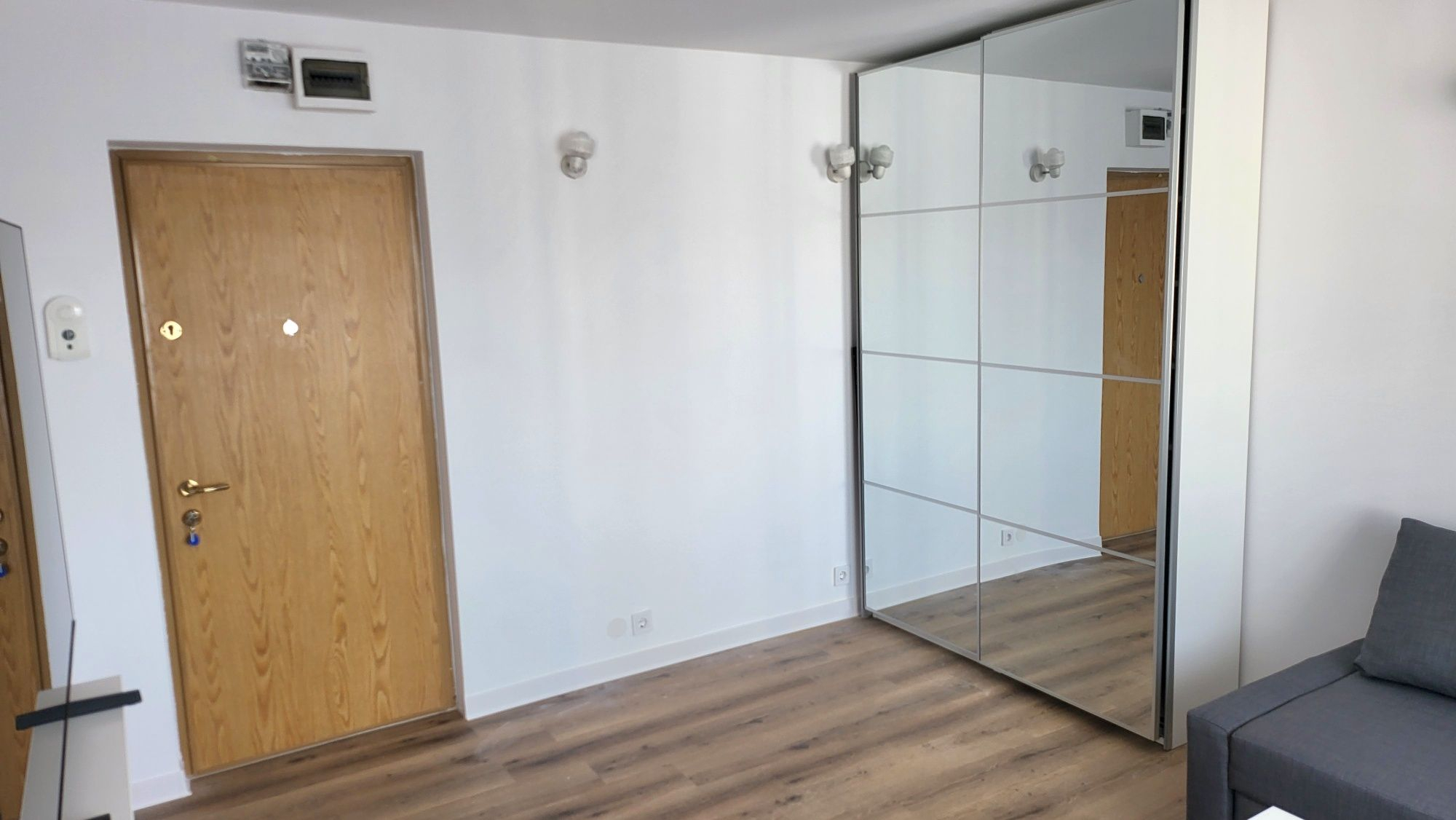 Proprietar Garsoniera nou renovata la 4 de Piata Victoriei Titulescu Proprietar Garsoniera nou renovata la 4 de Piata Victoriei Titulescu